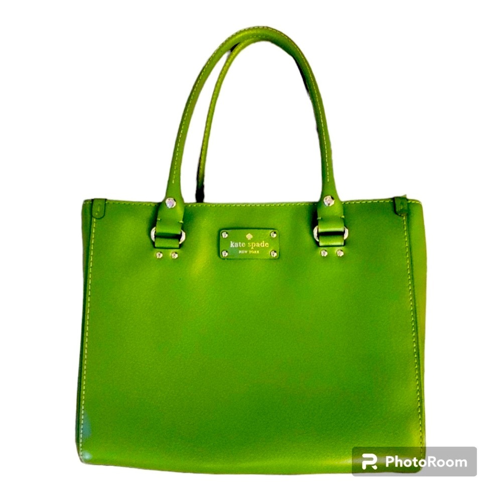 - Beautiful Kelly Green Kate Spade ♠️ Bag. Rare.